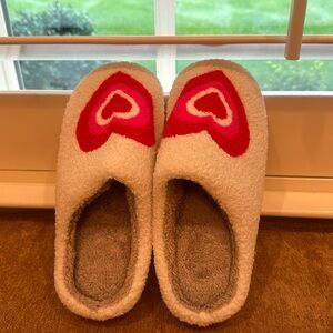 Heart house shoes - inner lining is gray … they are new … never worn